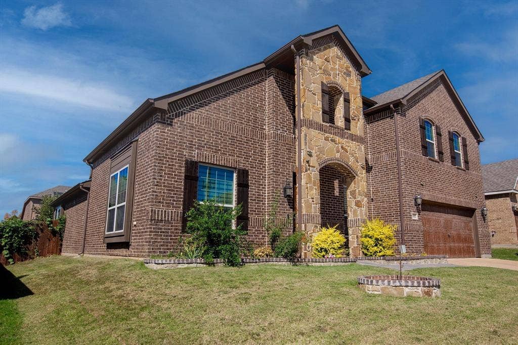 1002 Nail Lane, Euless, TX 76040 1002 Nail Lane, Euless, TX 76040