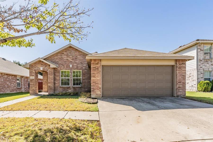 Property photo for 4512 Hounds Tail Lane, Fort Worth, TX