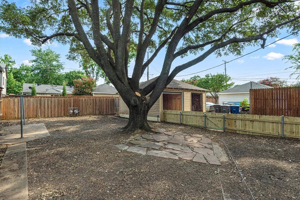 6206 Winton Street, Dallas, TX 75214 Looking Torward The Alley To The Large Totally Fenced In Yard.