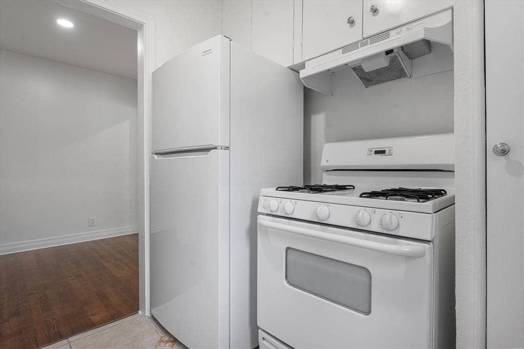 6206 Winton Street, Dallas, TX 75214 A Gas Stove - Always Welcome!