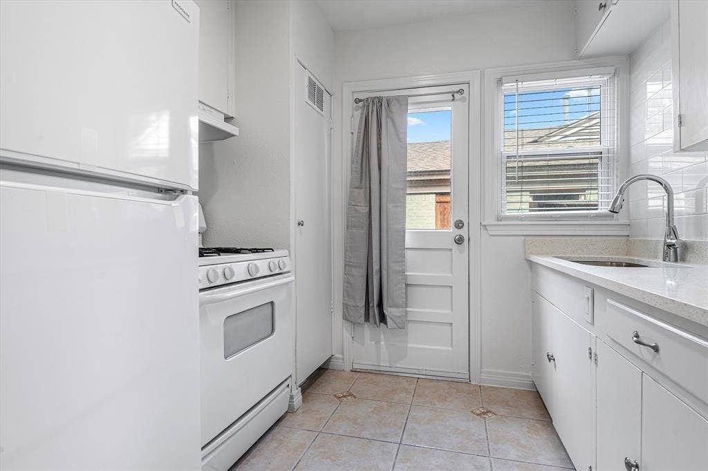 6206 Winton Street, Dallas, TX 75214 Galley Kitchen - Outdoor Door To The Back Yard.