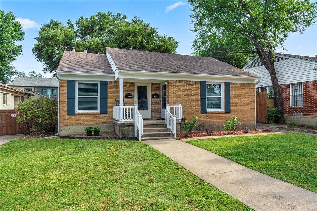 6206 Winton Street, Dallas, TX 75214 Very Cute Duplex Just South Of Mockingbird.