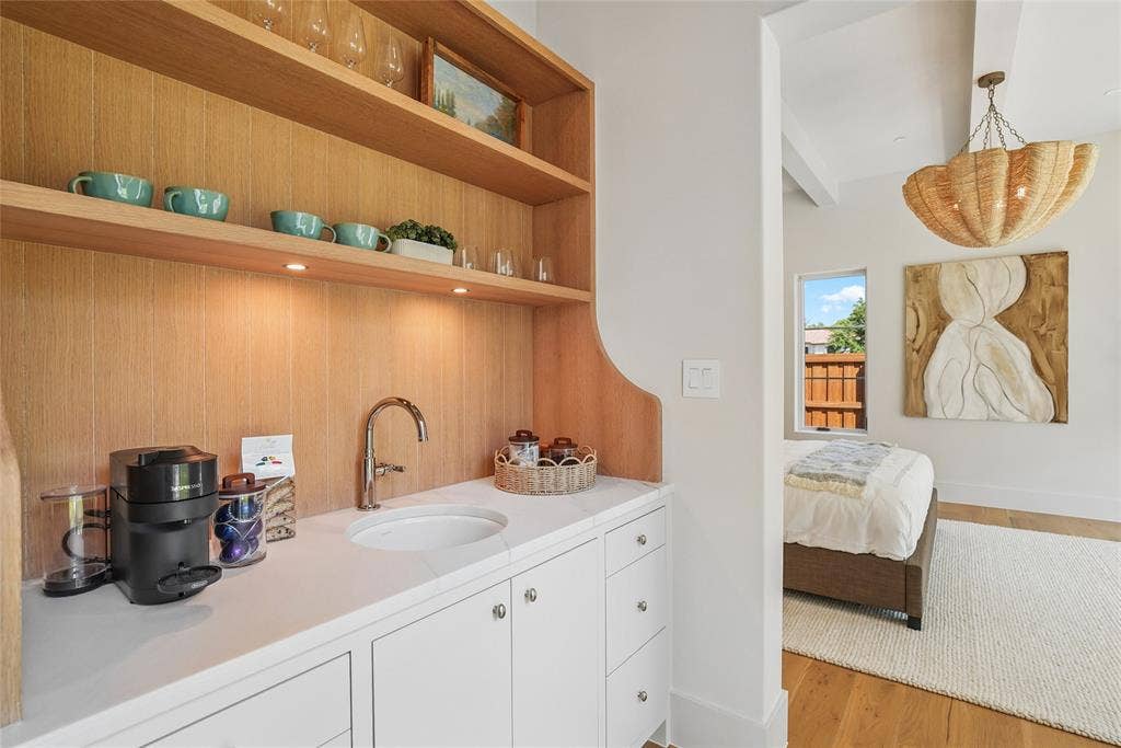 6031 Lupton Drive, Dallas, TX 75225 6031 Lupton Drive, Dallas, TX 75225