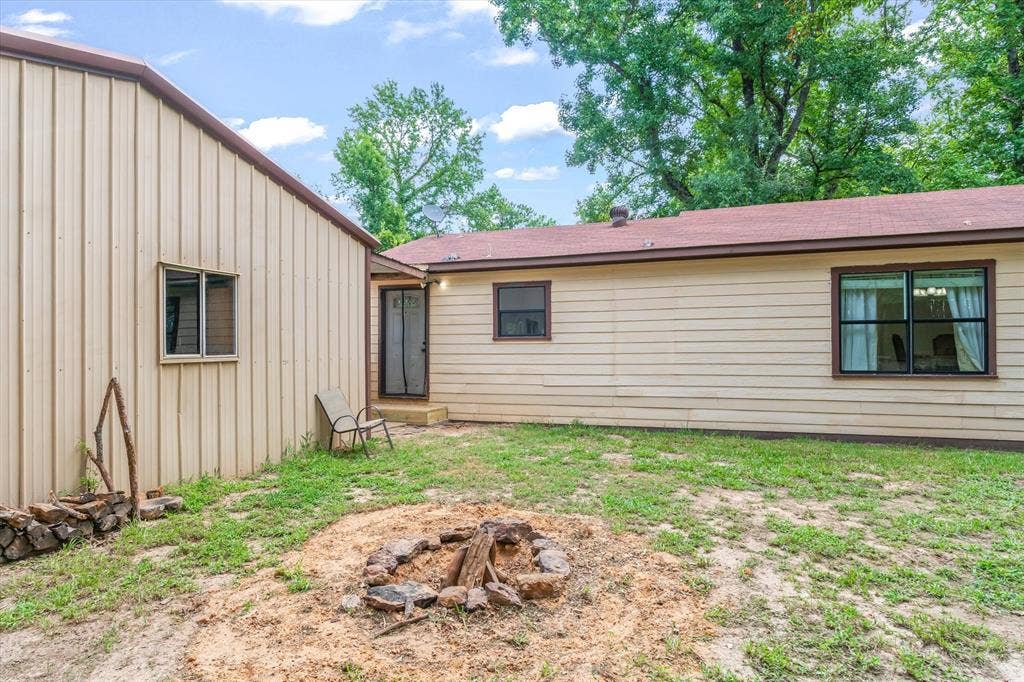 13379 County Road 3140, Tyler, TX 75706 Fire pit