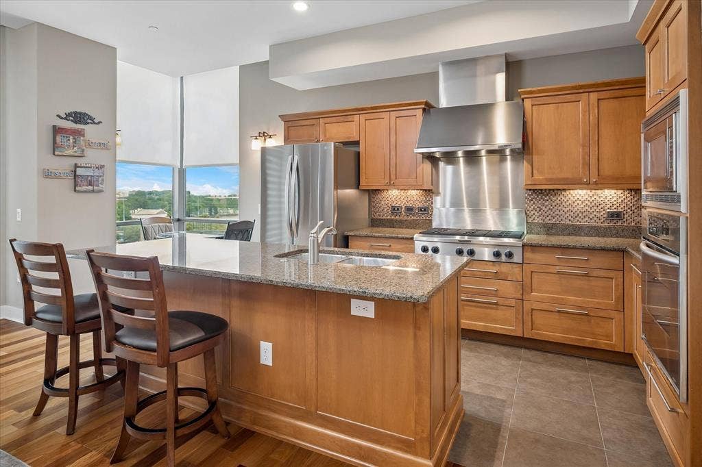 5656 N Central Expressway, #601, Dallas, TX 75206 Breakfast bar for and large island