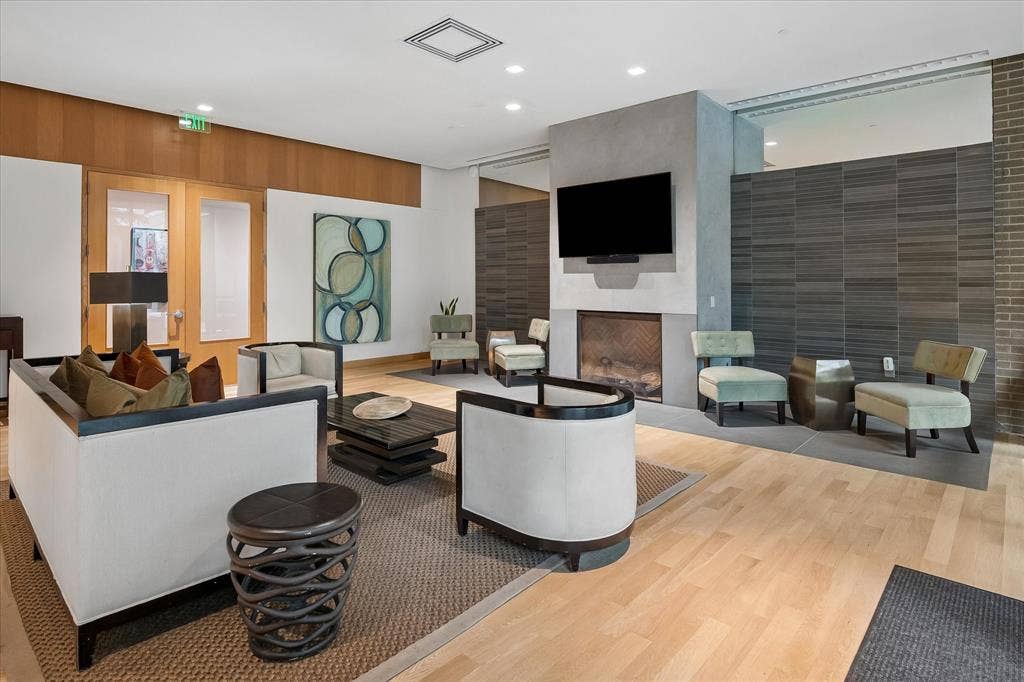 5656 N Central Expressway, #601, Dallas, TX 75206 Beautiful common area to meet with friends or guests.