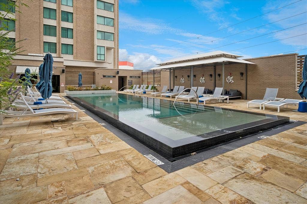 5656 N Central Expressway, #601, Dallas, TX 75206 Beautiful pool with lots of chaise lounges.