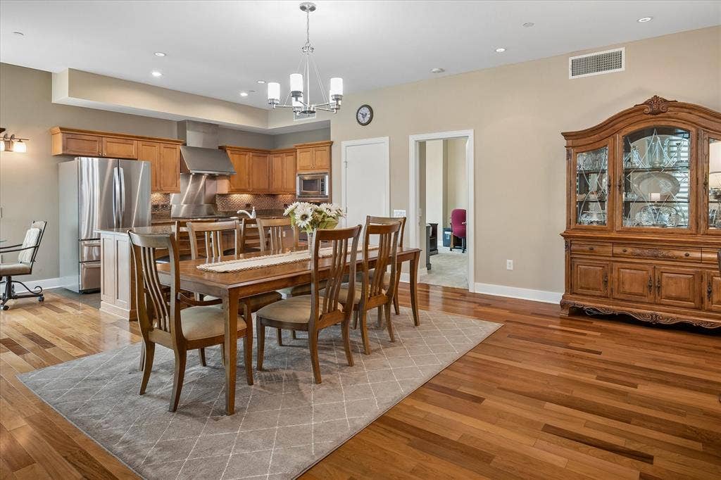 5656 N Central Expressway, #601, Dallas, TX 75206 Full dining area, plus breakfast nook and island seating for welcoming guests for dinner.