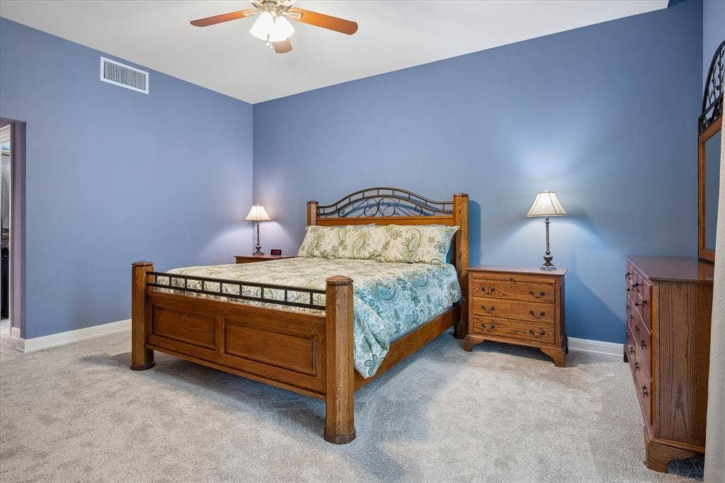 5656 N Central Expressway, #601, Dallas, TX 75206 Very spacious and comfortable primary bedroom