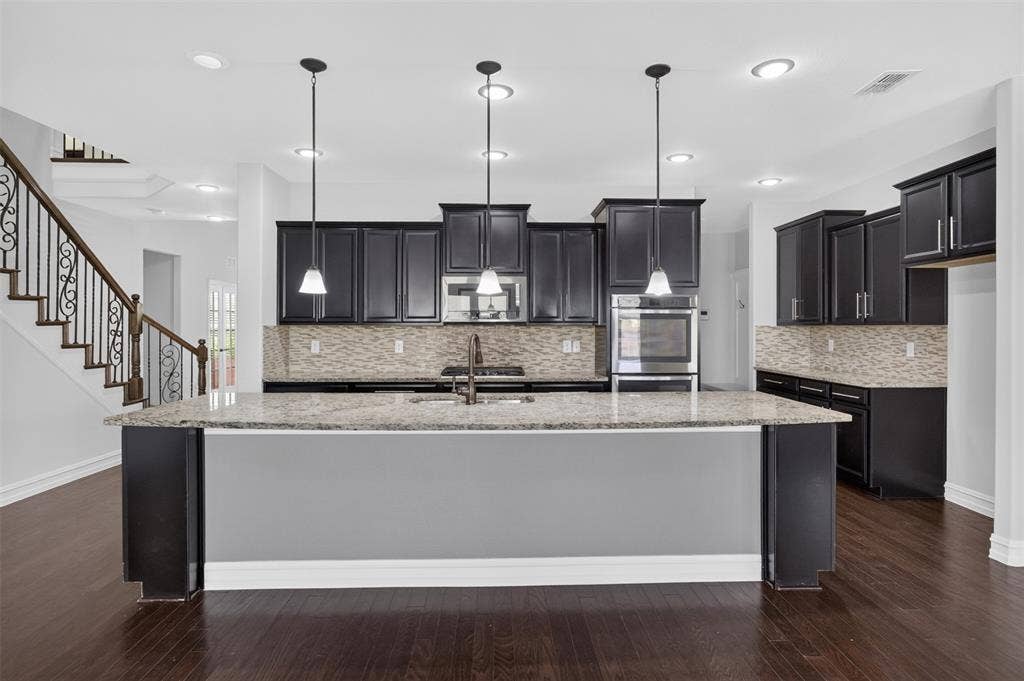 8125 Charford Drive, Fort Worth, TX 76131 KITCHEN WITH BREAKFAST BAR