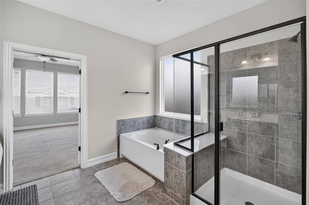 8125 Charford Drive, Fort Worth, TX 76131 PRIMARY BATHROOM JETTED BATH TUB