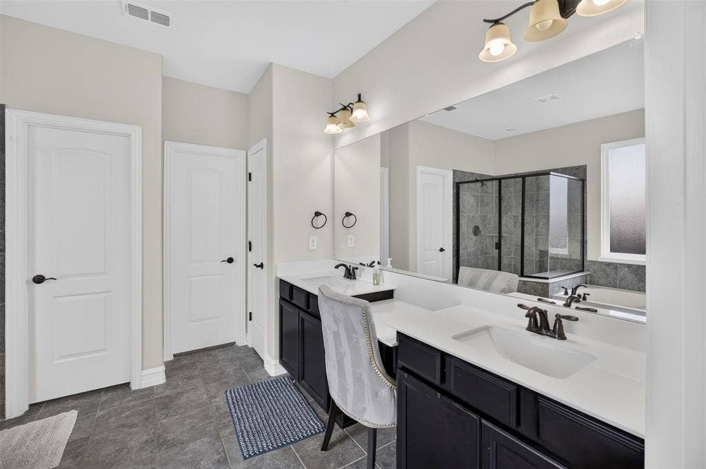 8125 Charford Drive, Fort Worth, TX 76131 ANOTHER VIEW OF THE PRIMARY BATHROOM