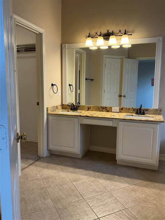 4005 Desert Mountain Drive, Plano, TX 75093 primary bath with double sink