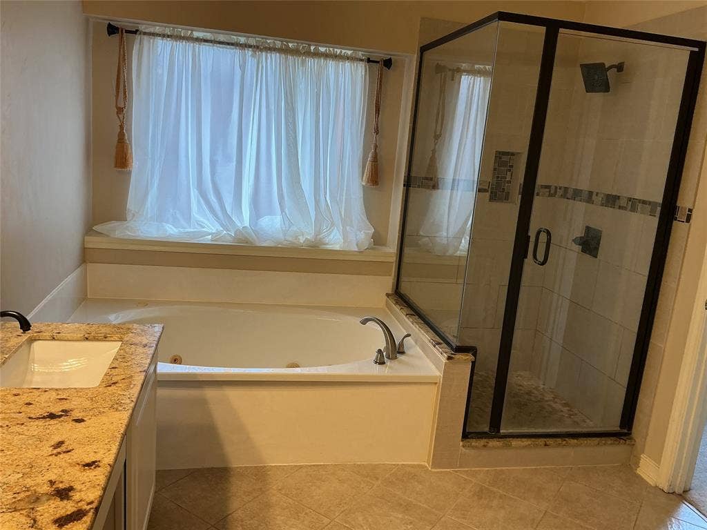 4005 Desert Mountain Drive, Plano, TX 75093 jetted tub, separate shower