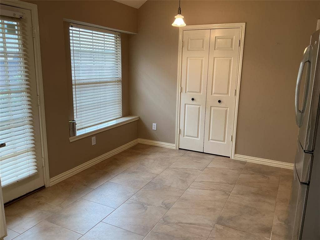 4005 Desert Mountain Drive, Plano, TX 75093 breakfast nook