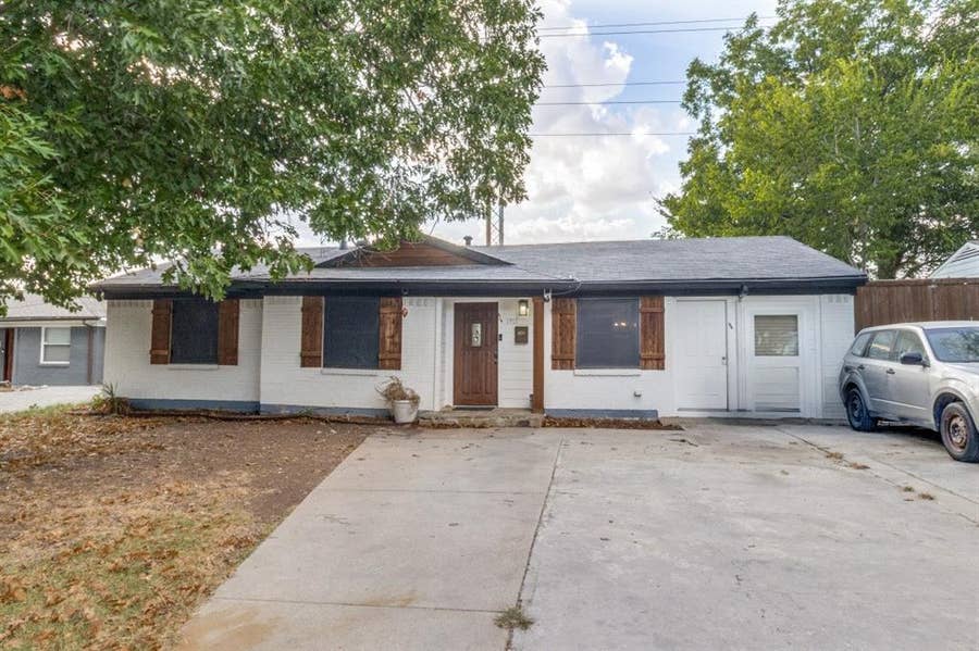 Property photo for 1911 El Capitan Drive, Dallas, TX