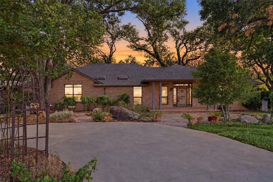 Property photo for 1820 Long Creek Court, Granbury, TX