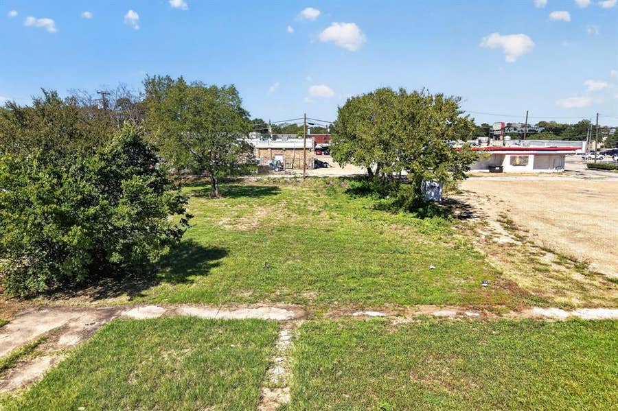 Property photo for 406 W Brown Street, Ennis, TX