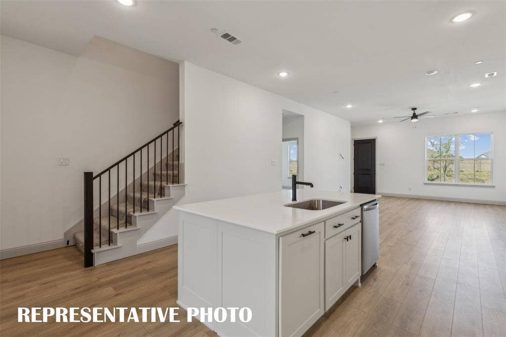 1030 Splitrock Drive, Allen, TX 75013 The chef will never be left out of the party in this open concept dream home! REPRESENTATIVE PHOTO
