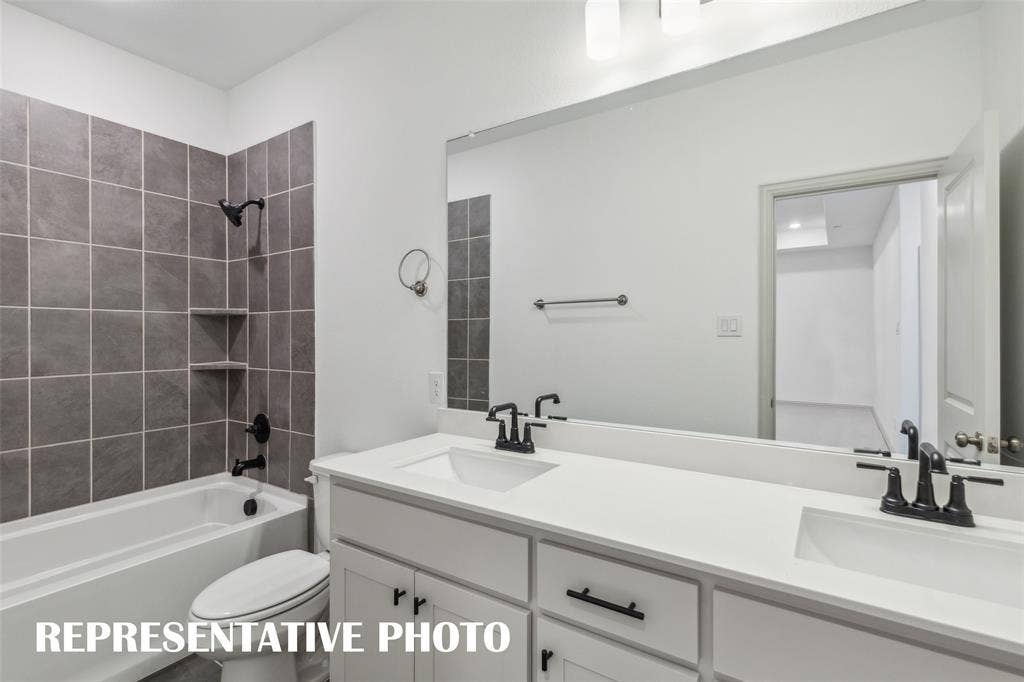1030 Splitrock Drive, Allen, TX 75013 Friends and family will appreciate having their own space in this thoughtfully designed guest bath. REPRESENTATIVE PHOTO