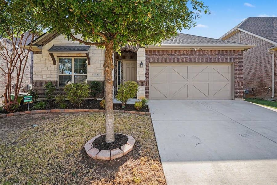 Property photo for 646 Harris Ridge Drive, Arlington, TX