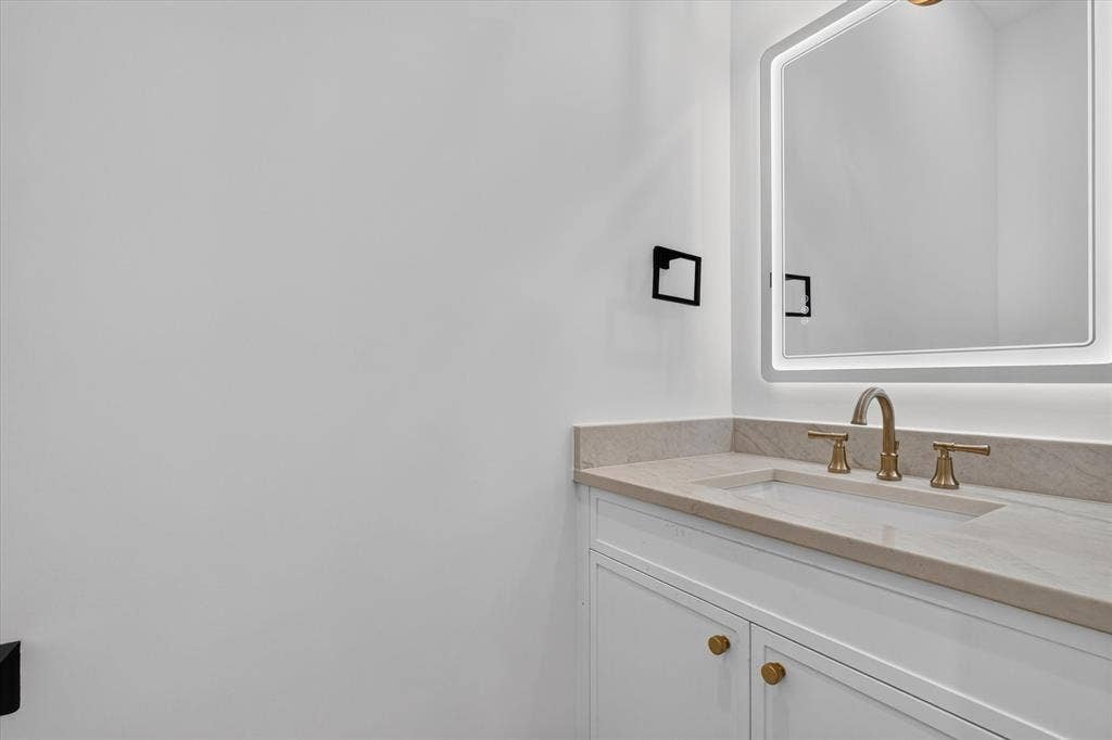 6429 Royal Lane, Dallas, TX 75230 2nd Floor Guest Bath