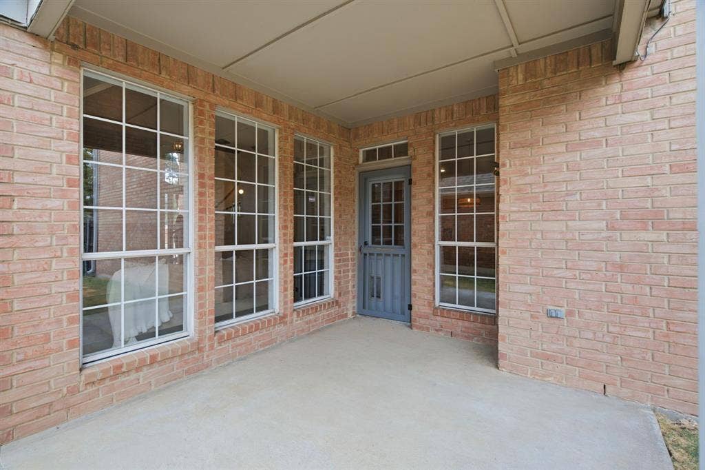 8716 Falls Road, Irving, TX 75063 8716 Falls Road, Irving, TX 75063