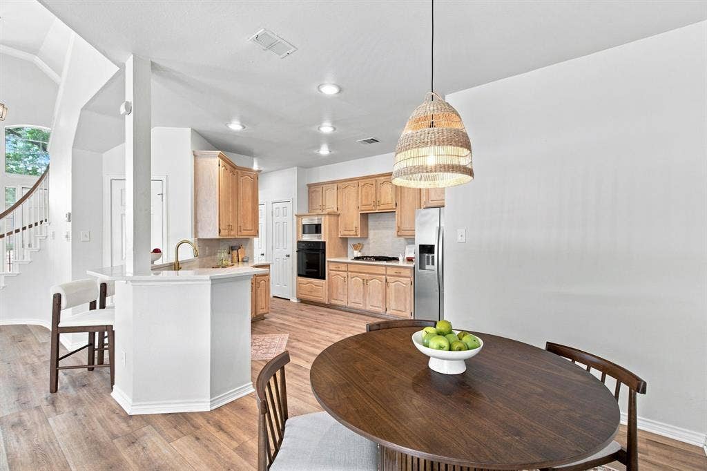 8716 Falls Road, Irving, TX 75063 8716 Falls Road, Irving, TX 75063