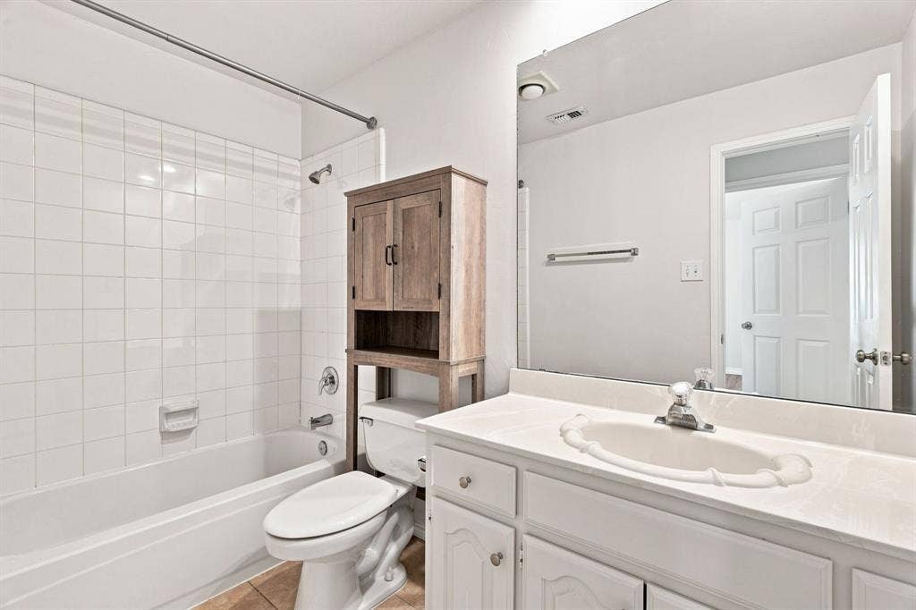 8716 Falls Road, Irving, TX 75063 8716 Falls Road, Irving, TX 75063