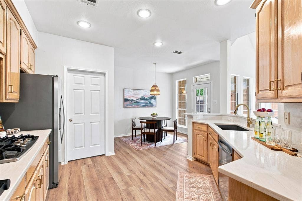 8716 Falls Road, Irving, TX 75063 8716 Falls Road, Irving, TX 75063