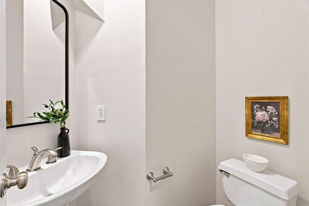 8716 Falls Road, Irving, TX 75063 8716 Falls Road, Irving, TX 75063