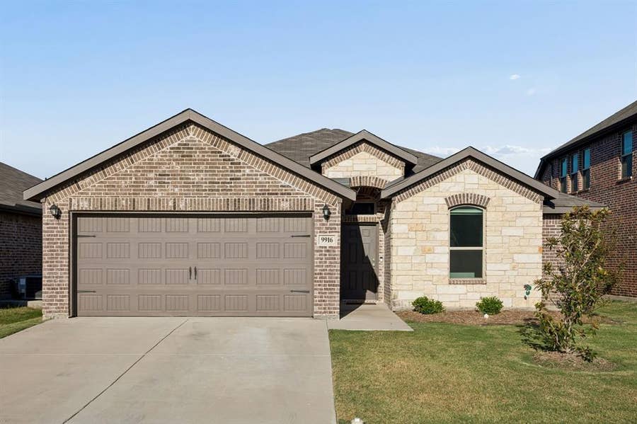 Property photo for 9916 Ginkgo Lane, Fort Worth, TX