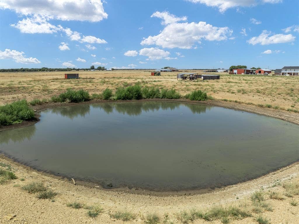 5112 Old Caufield Ranch Road, McGregor, TX 76657 1 acre tank