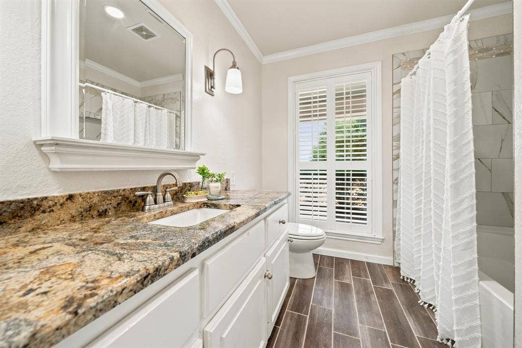 5112 Old Caufield Ranch Road, McGregor, TX 76657 Guest Bath