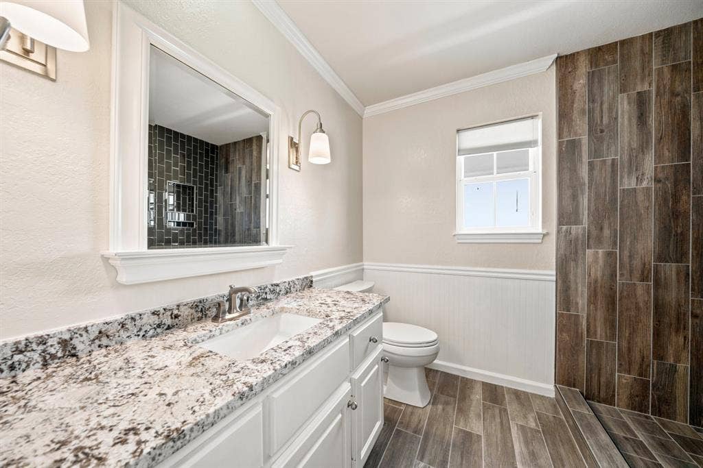 5112 Old Caufield Ranch Road, McGregor, TX 76657 4th bathroom
