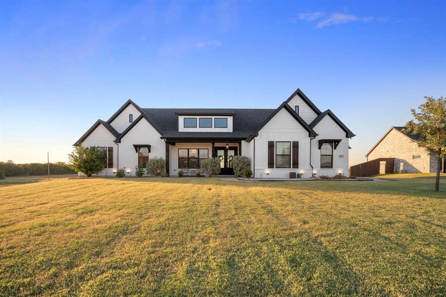 Property photo for 870 Dove Meadow Trail, Waxahachie, TX