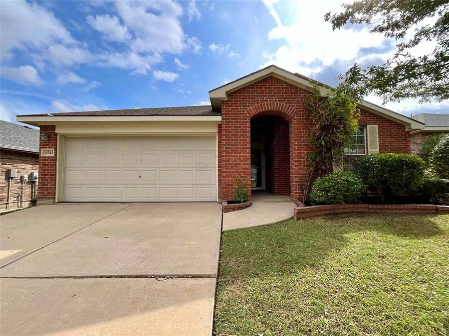 Property photo for 14044 Fontana Road, Fort Worth, TX