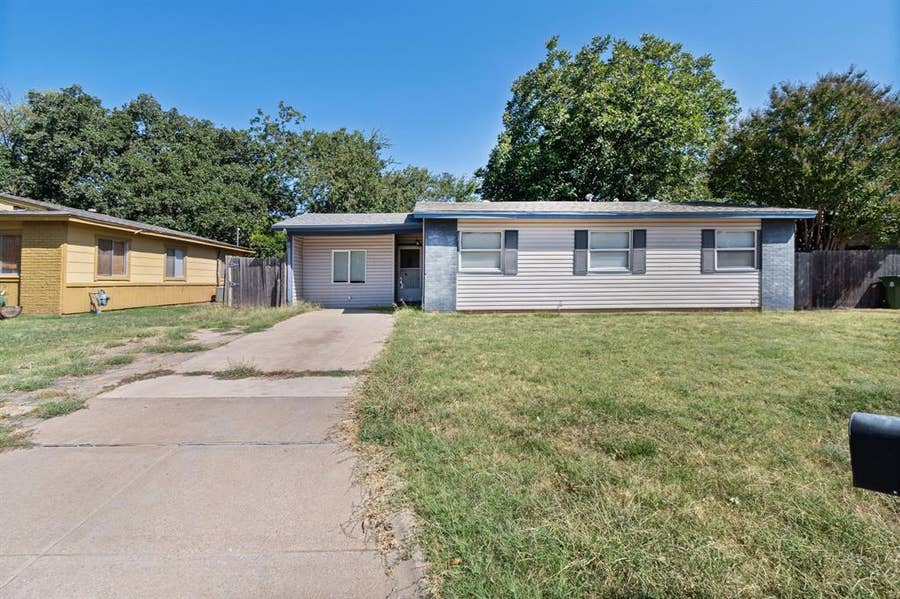 Property photo for 756 Thomas Avenue, Hurst, TX
