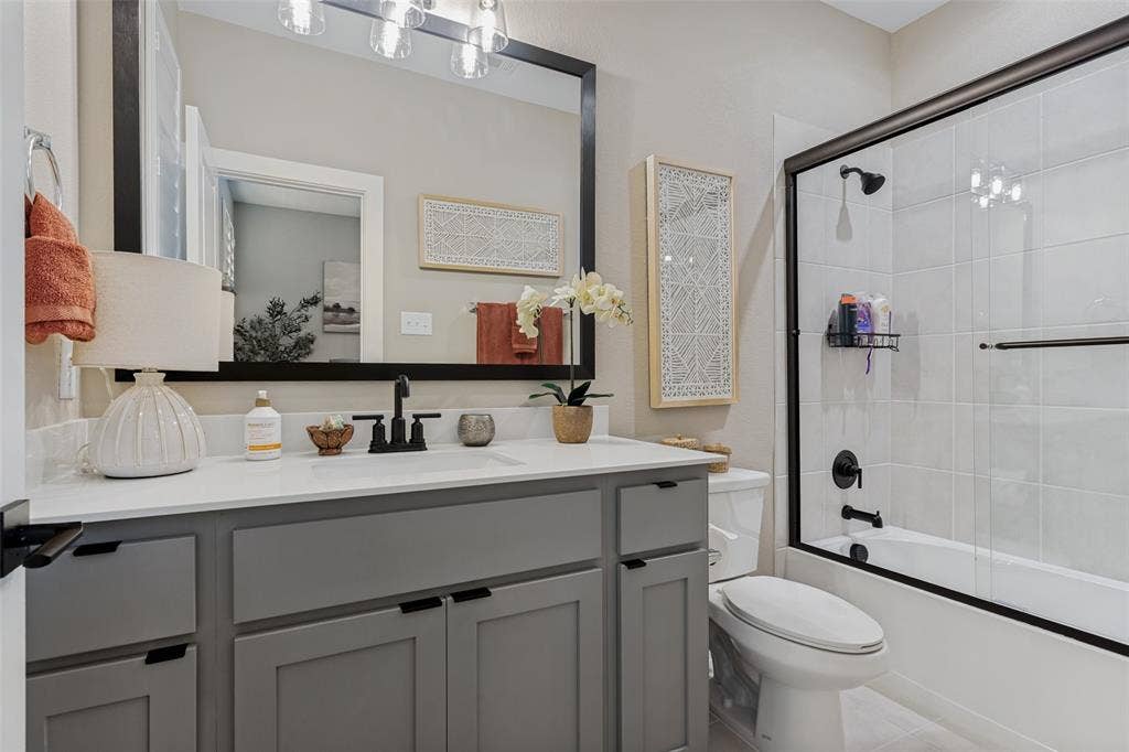 3509 The Commons Parkway, Sachse, TX 75048 Bathroom ensuite to bedroom 3