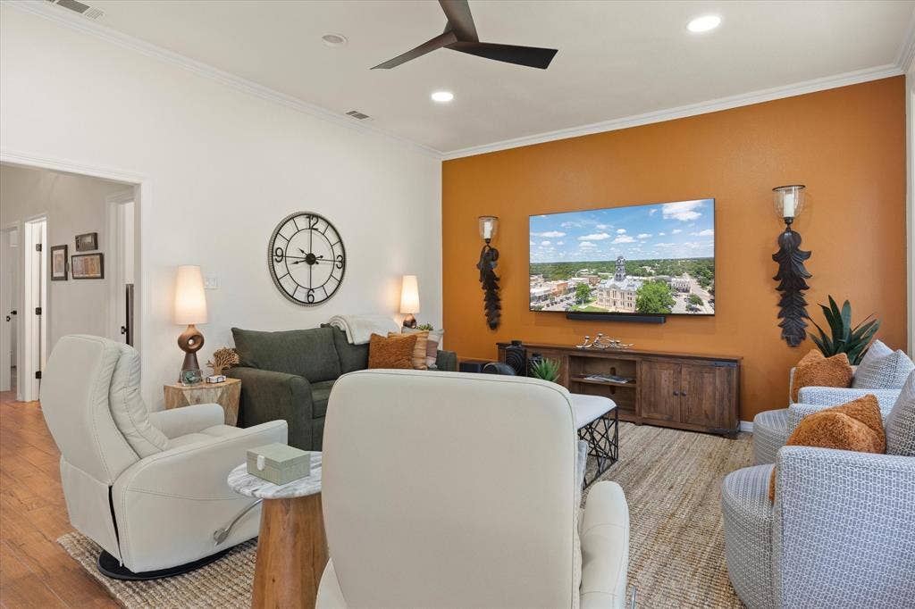 9604 Champions Drive, Granbury, TX 76049 Oversized Light and Bright Den