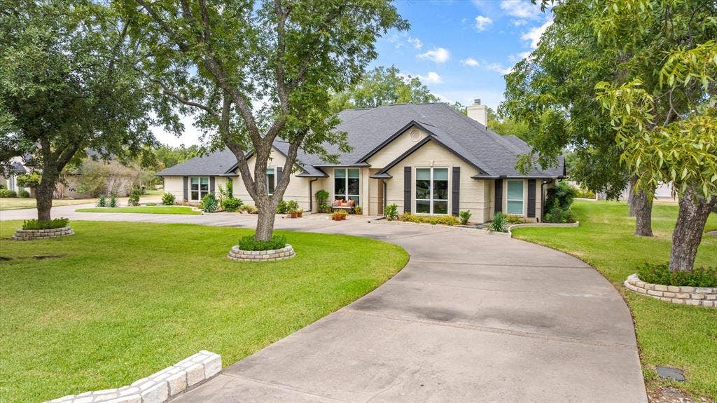 9604 Champions Drive, Granbury, TX 76049 Large Circle Driveway that Offers Abundant Parking for Guests.