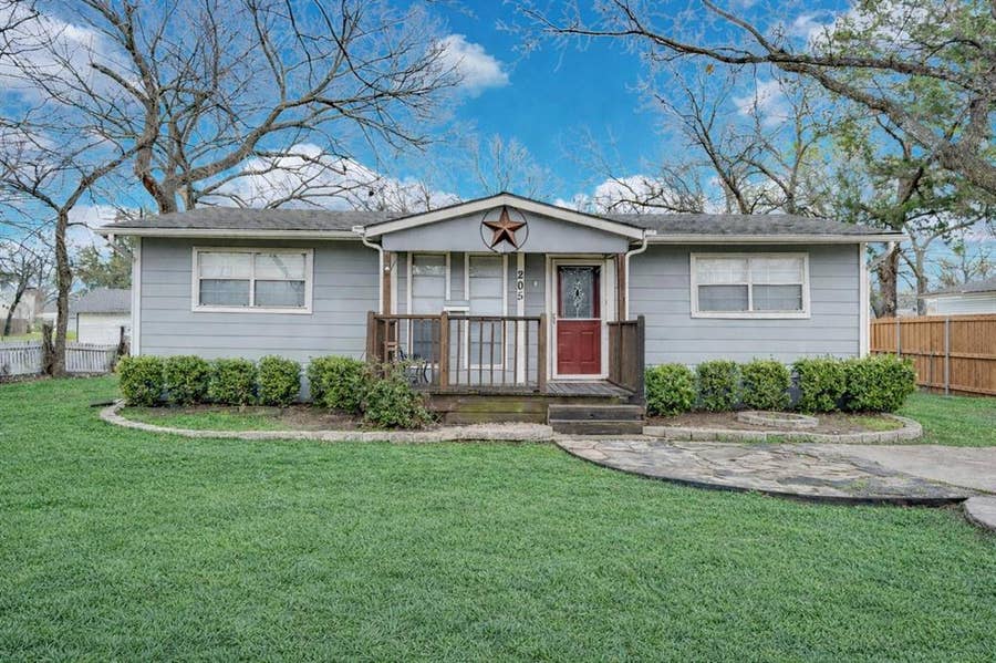 Property photo for 205 W Latimer Street, Ennis, TX