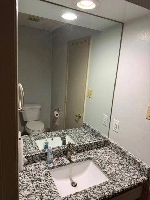1432 Palmnold Circle W, Fort Worth, TX 76120 Half Bath Downstairs