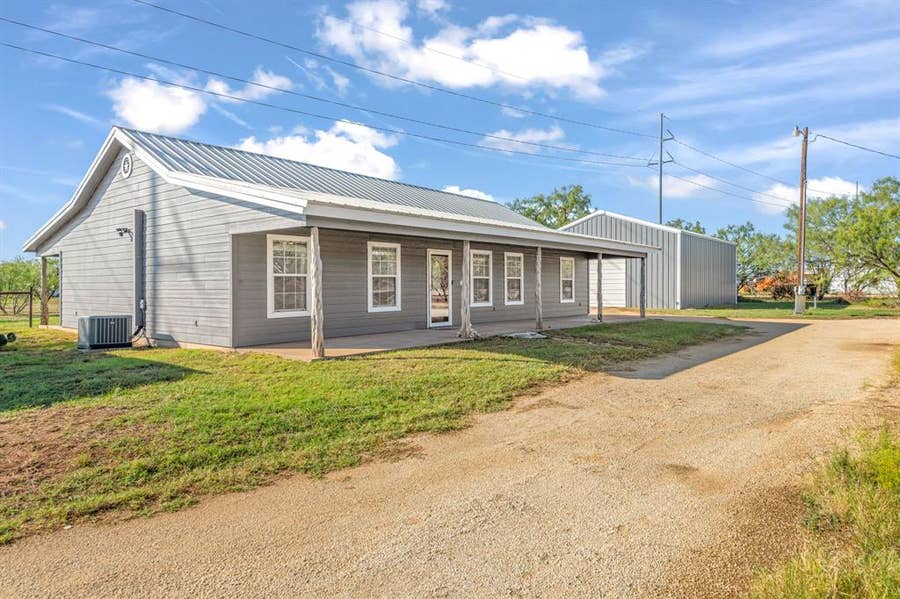 Property photo for 110 Davis Ln, Merkel, TX