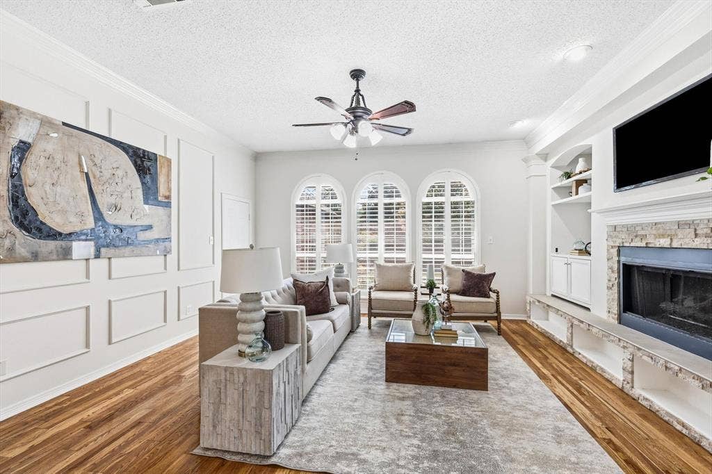 287 Tealwood Drive, Coppell, TX 75019 Spacious Living Room. Plantation Shutters in Main Windows.