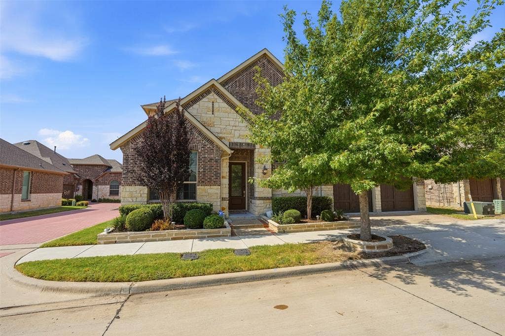 4808 Forest Crest Parkway, Arlington, TX 76005 Brick and stone facade, gabled roofing, integrated planting beds, paved driveway, and established trees