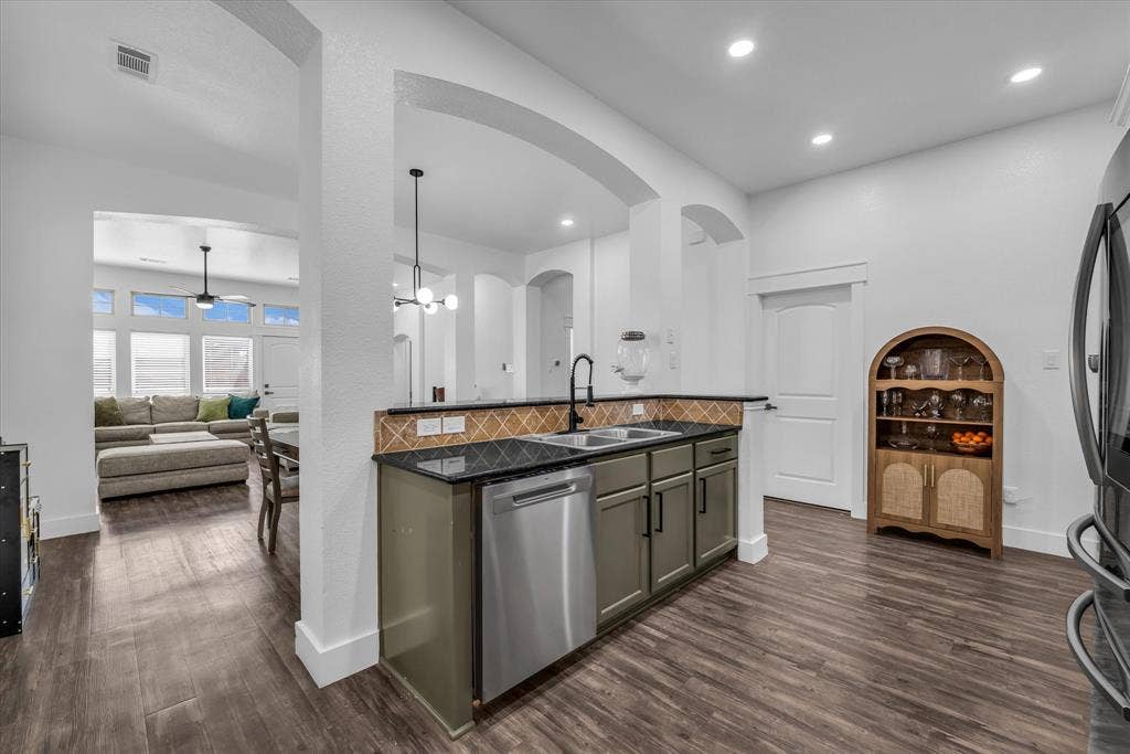 10804 Aurora Drive, Waco, TX 76708 10804 Aurora Drive, Waco, TX 76708