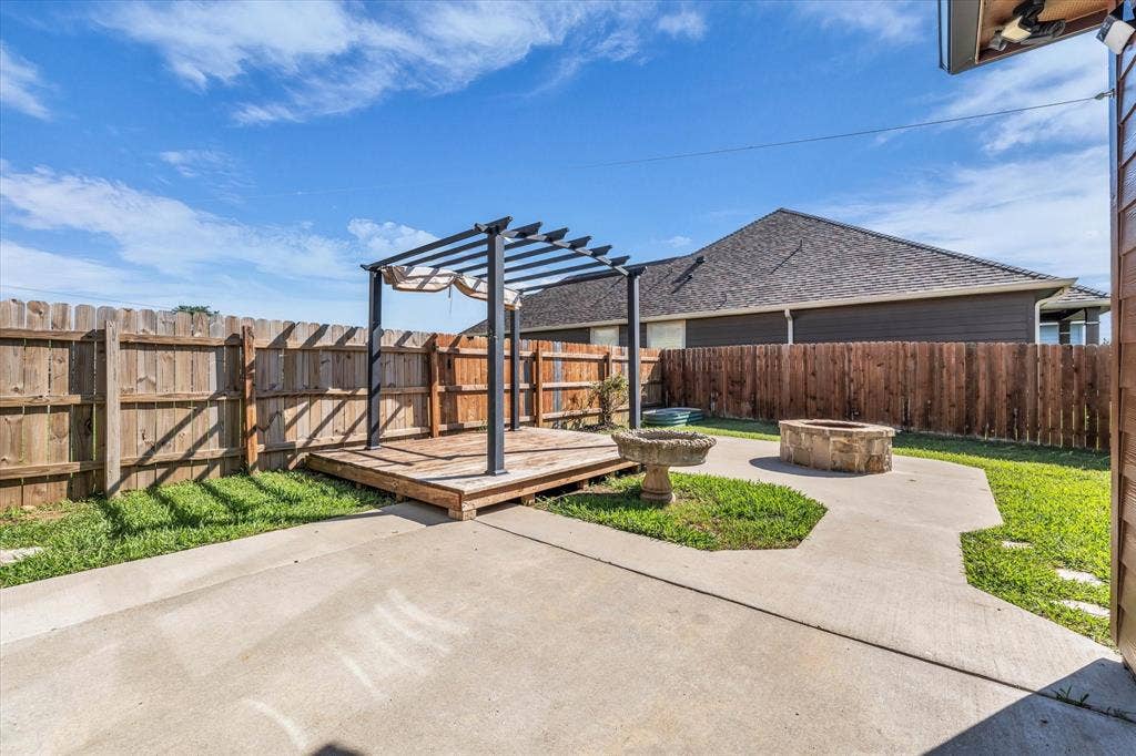 10804 Aurora Drive, Waco, TX 76708 10804 Aurora Drive, Waco, TX 76708