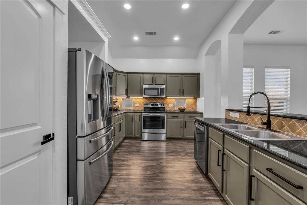 10804 Aurora Drive, Waco, TX 76708 10804 Aurora Drive, Waco, TX 76708