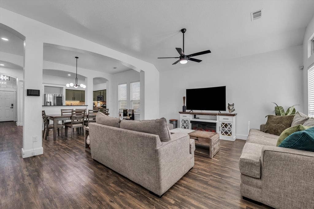 10804 Aurora Drive, Waco, TX 76708 10804 Aurora Drive, Waco, TX 76708
